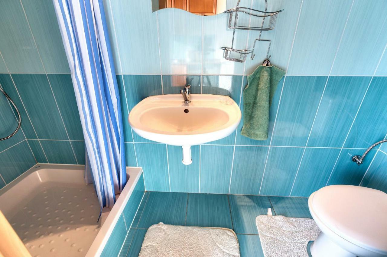 Apartmanovy Dom Red Hotel Podhájska Екстериор снимка