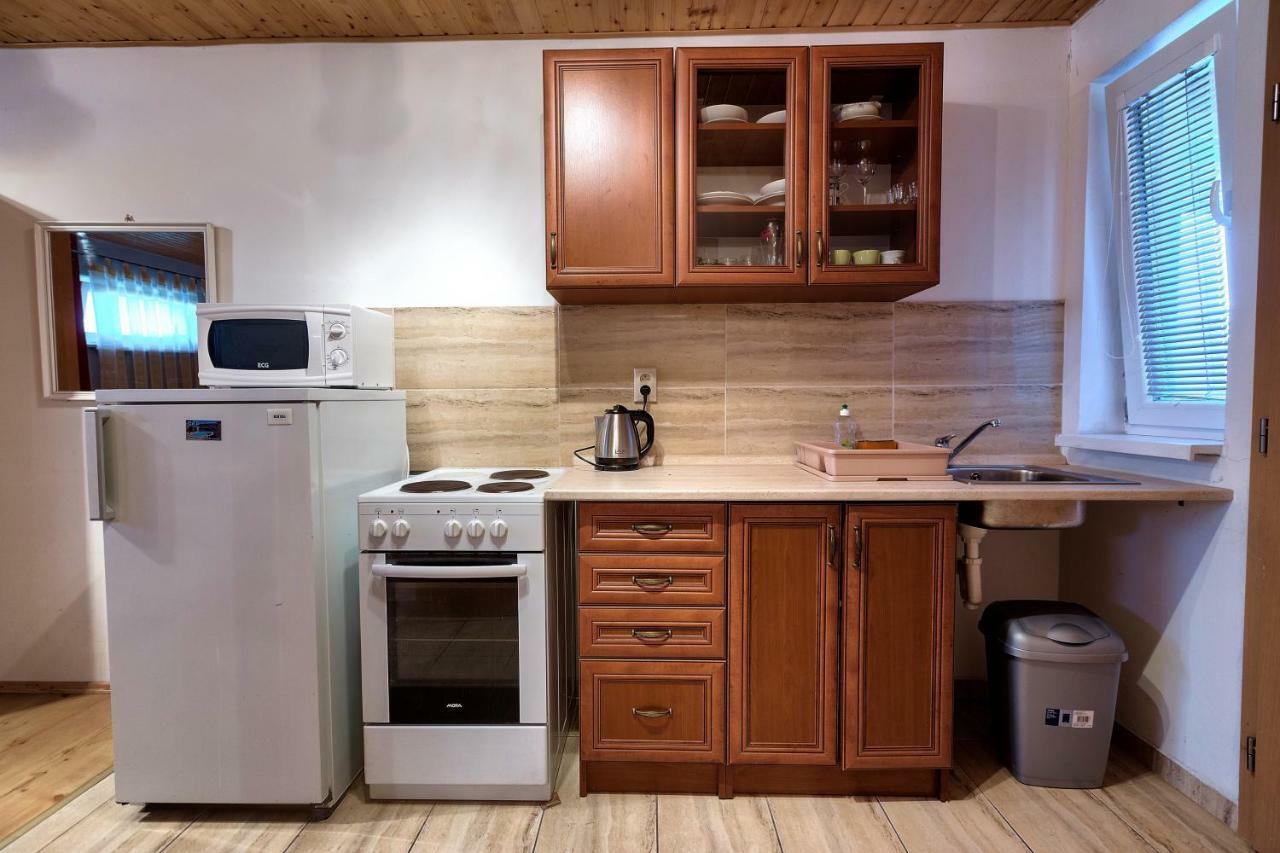 Apartmanovy Dom Red Hotel Podhájska Екстериор снимка