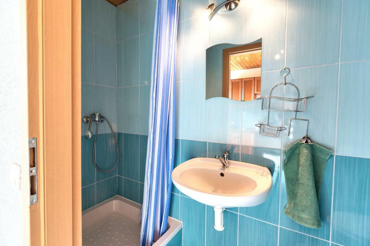 Apartmanovy Dom Red Hotel Podhájska Екстериор снимка