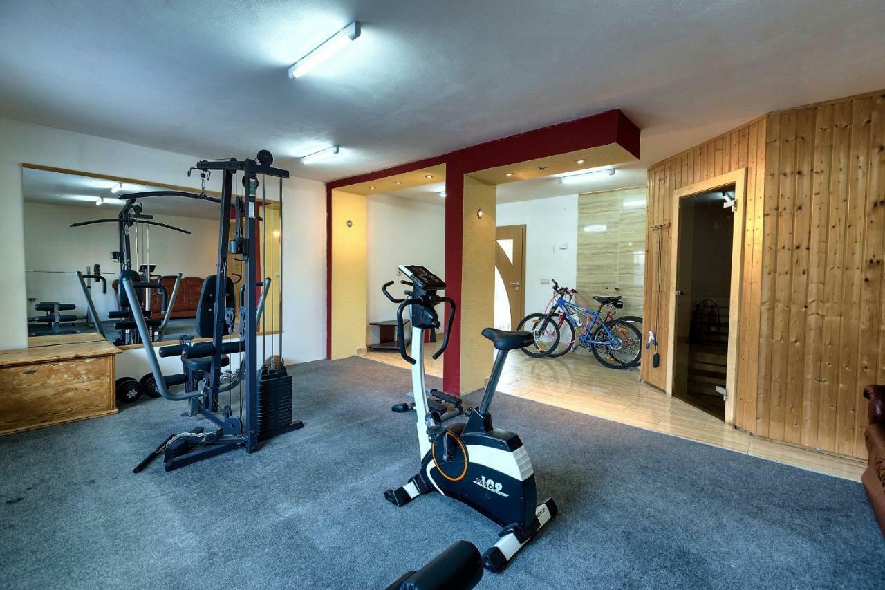 Apartmanovy Dom Red Hotel Podhájska Екстериор снимка