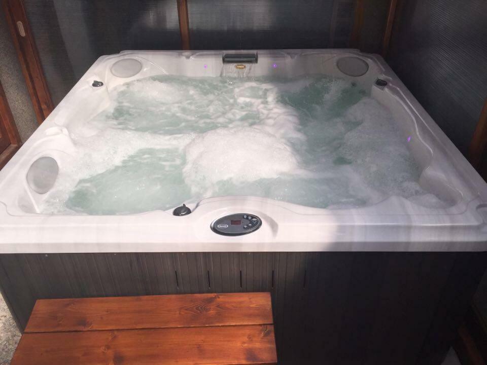 Apartmanovy Dom Red Hotel Podhájska Екстериор снимка