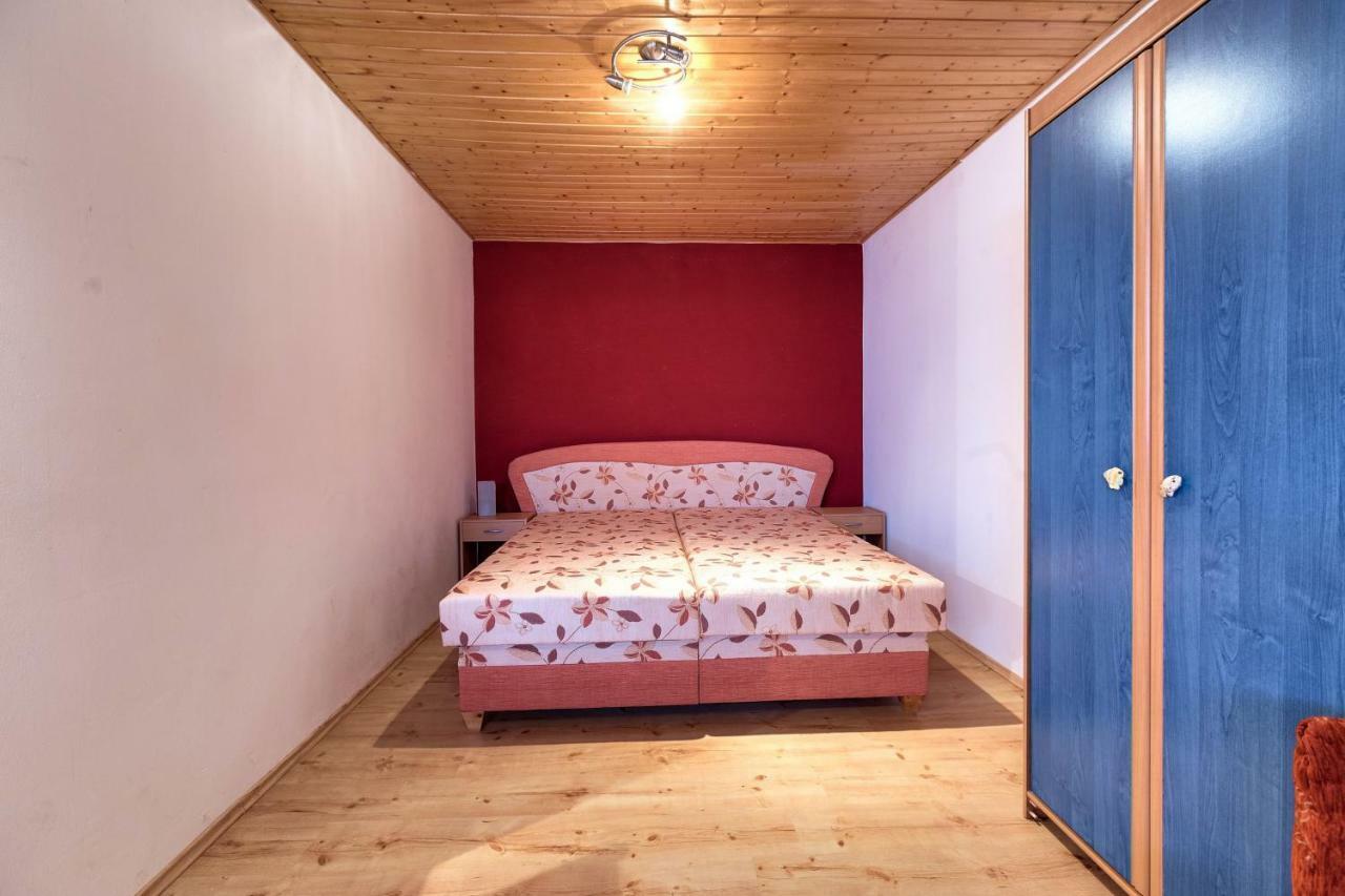 Apartmanovy Dom Red Hotel Podhájska Екстериор снимка