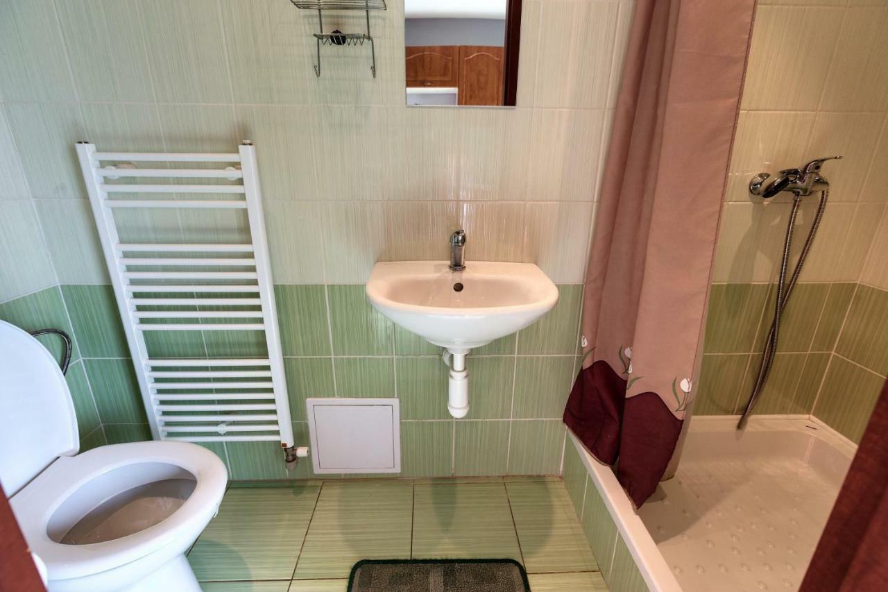 Apartmanovy Dom Red Hotel Podhájska Екстериор снимка