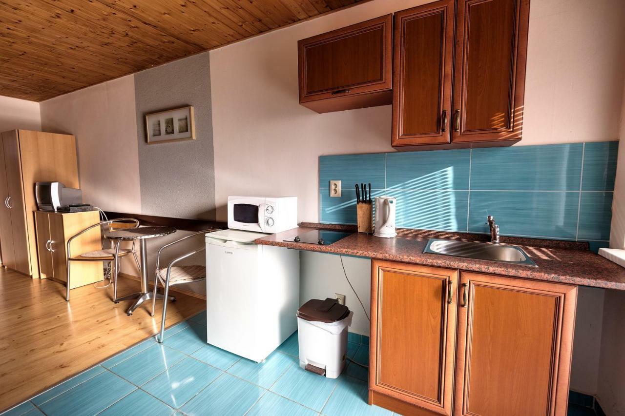 Apartmanovy Dom Red Hotel Podhájska Екстериор снимка