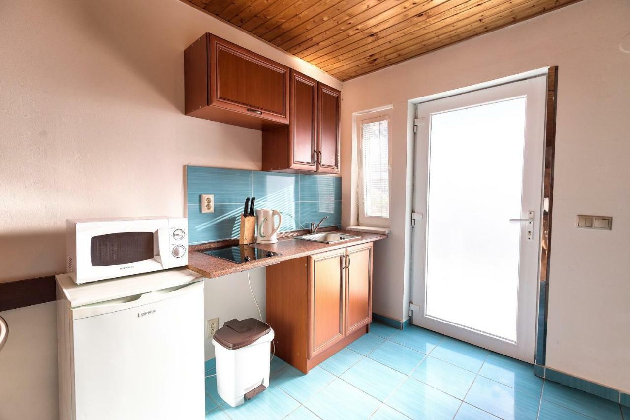 Apartmanovy Dom Red Hotel Podhájska Екстериор снимка