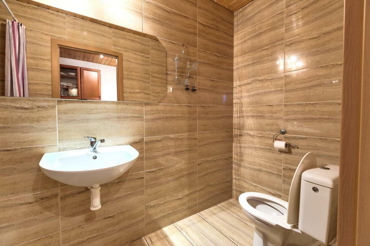 Apartmanovy Dom Red Hotel Podhájska Екстериор снимка
