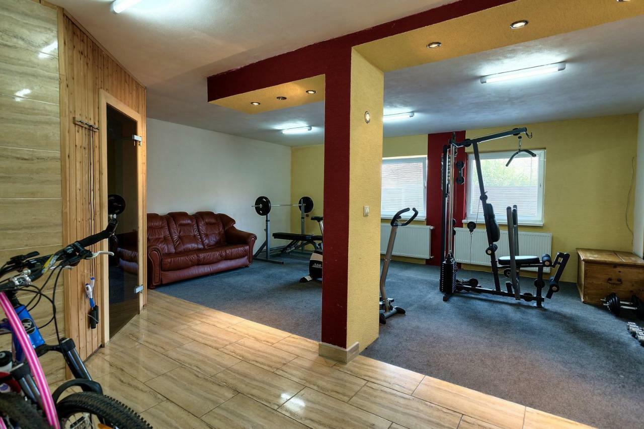 Apartmanovy Dom Red Hotel Podhájska Екстериор снимка