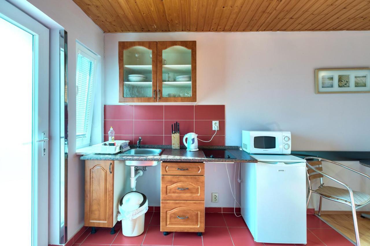Apartmanovy Dom Red Hotel Podhájska Екстериор снимка