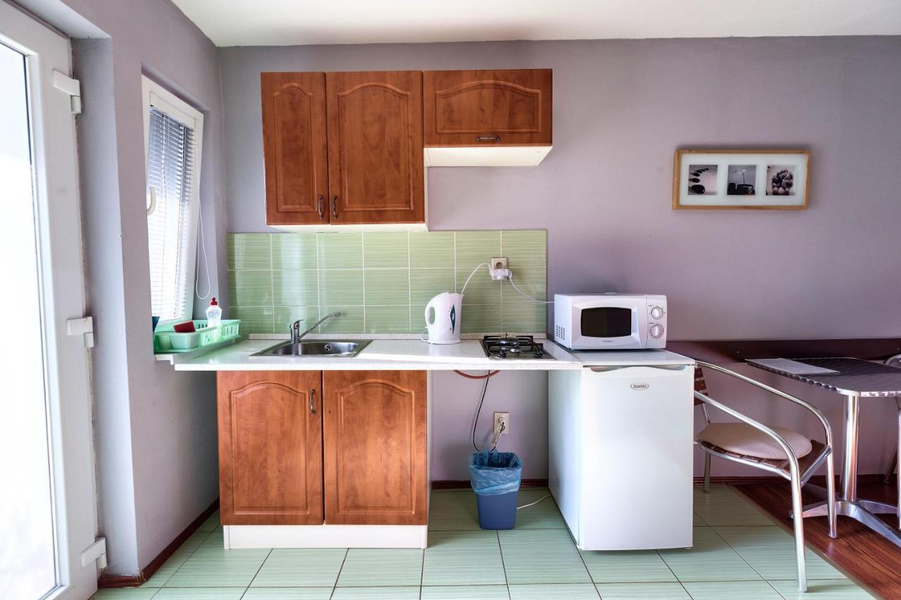 Apartmanovy Dom Red Hotel Podhájska Екстериор снимка